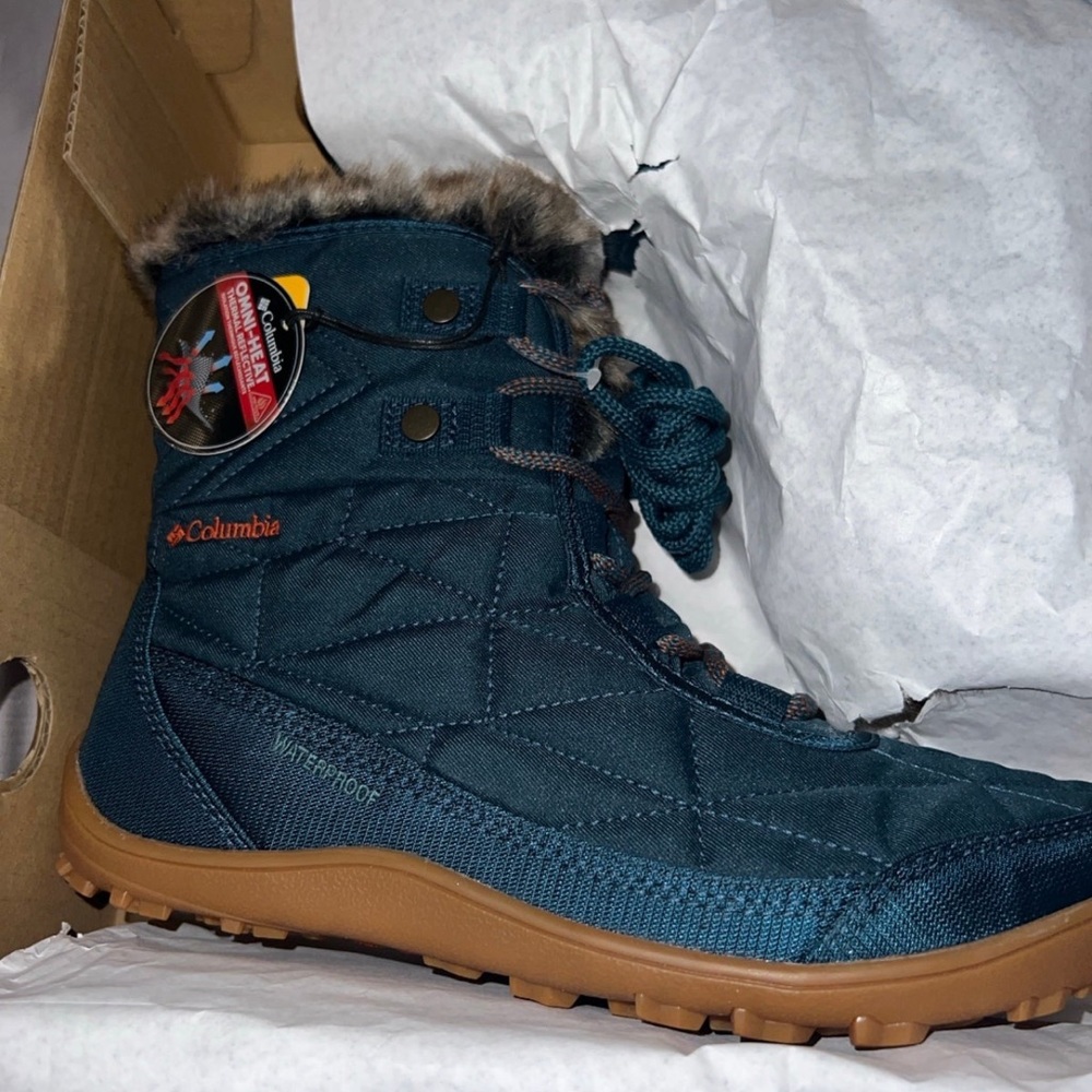 Colombia women’s crestwood mid proof boots
